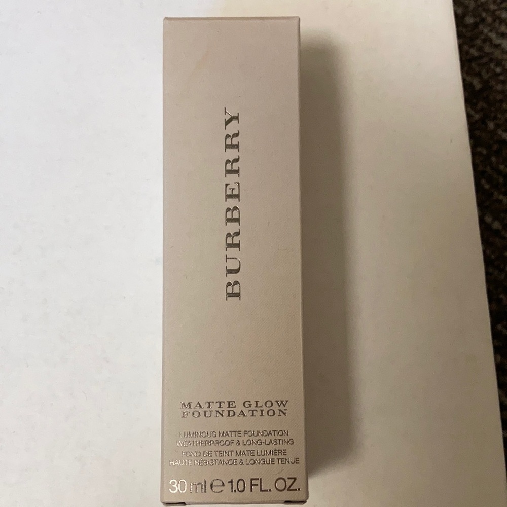 Burberry Matte Glow Foundation